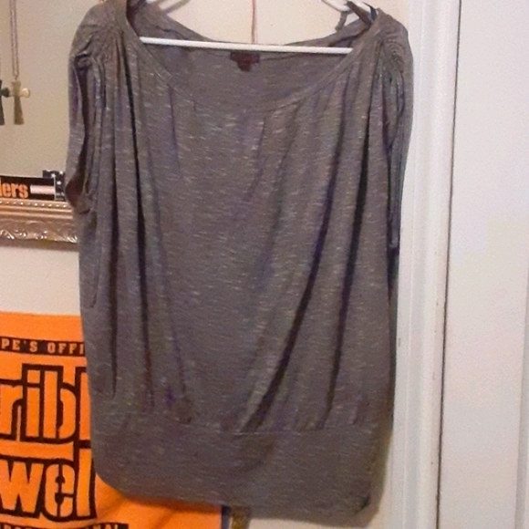 Size XL blouse - Picture 3 of 4